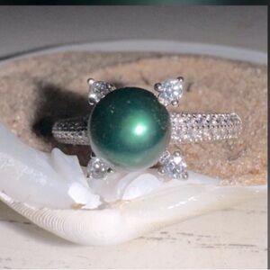 Emerald Green Pearl Ring